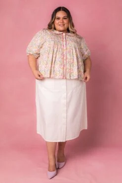 Betty Blouse In Floral 19 Betty Blouse In Floral -Fashion Clothing Store BettyBlouseCoralCurve Studio Spring24 2 863158