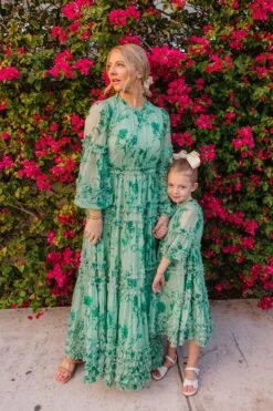 Geneva Dress In Bright Green 19 Geneva Dress In Bright Green -Fashion Clothing Store GenevaBrightGreen Florida SS23 05 e13b3451 0372 46eb a64e e20b9001c4a0 725751