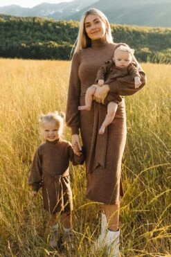 Jensen Dress In Mocha - FINAL SALE -Fashion Clothing Store WEB JensenDress FW23 LindsayArnold 08 283660